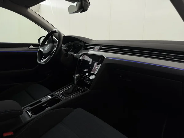 VOLKSWAGEN Passat Variant (2022) — foto 3 van 32