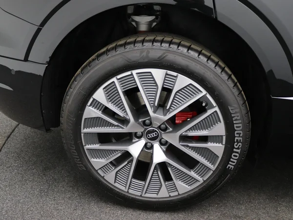 AUDI Q8 e-tron Sportback (2024) — foto 4 van 31