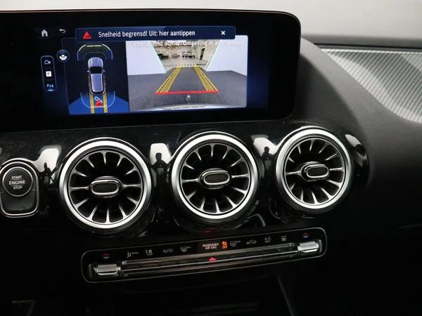 Mercedes-Benz GLA (2025) — foto 14 van 36