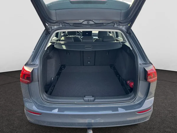 VOLKSWAGEN Golf VIII SW (2024) — foto 3 van 19