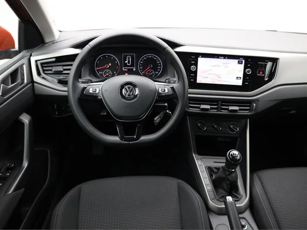 VOLKSWAGEN Polo (2018) — foto 18 van 19