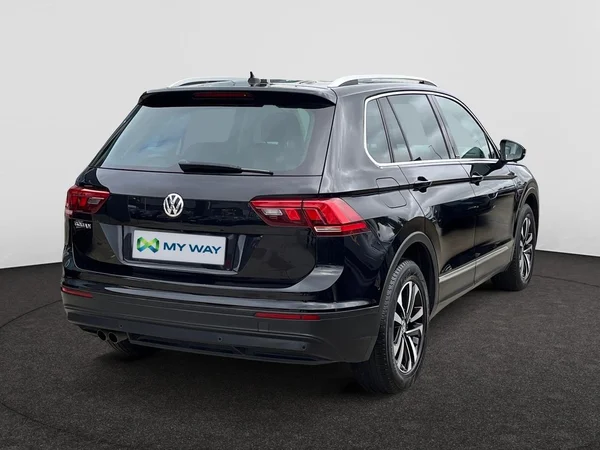 VOLKSWAGEN Tiguan (2019) — foto 12 van 22