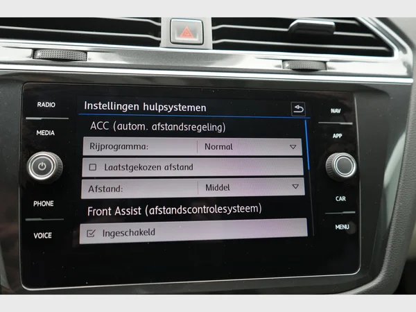 VOLKSWAGEN Tiguan (2017) — foto 23 van 27