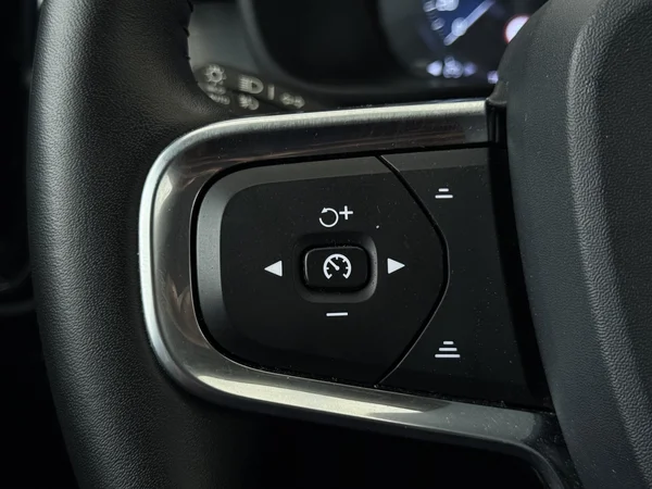 VOLVO XC40 (2019) — foto 9 van 27