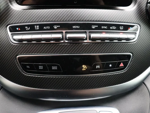 Mercedes-Benz V-Klasse (2022) — foto 11 van 34