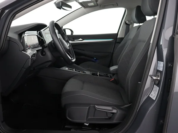 VOLKSWAGEN Golf (2024) — foto 2 van 28