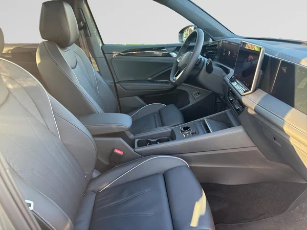 VOLKSWAGEN Tiguan (2025) — foto 17 van 17