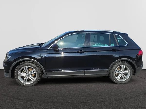 VOLKSWAGEN Tiguan (2019) — foto 12 van 24