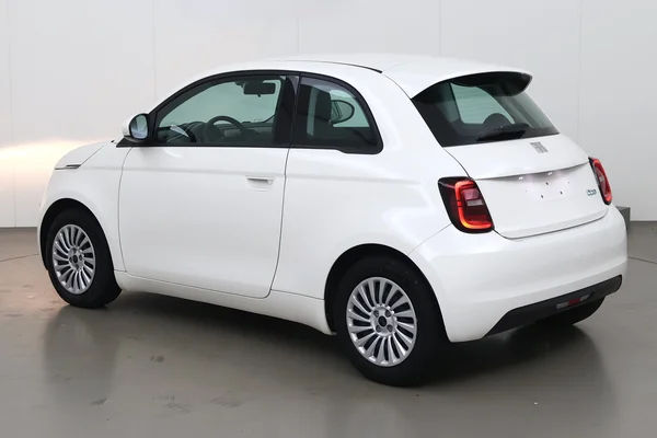 Fiat E-500 (2023) — foto 13 van 19
