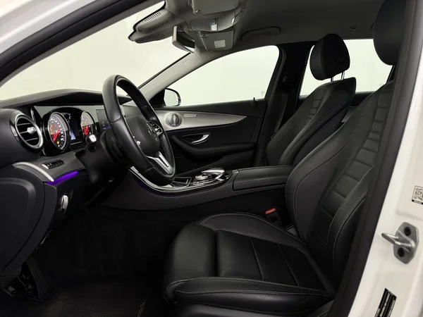 MERCEDES E 300 (2020) — foto 2 van 31