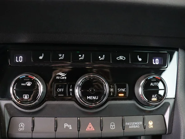 SKODA Karoq (2025) — foto 10 van 18