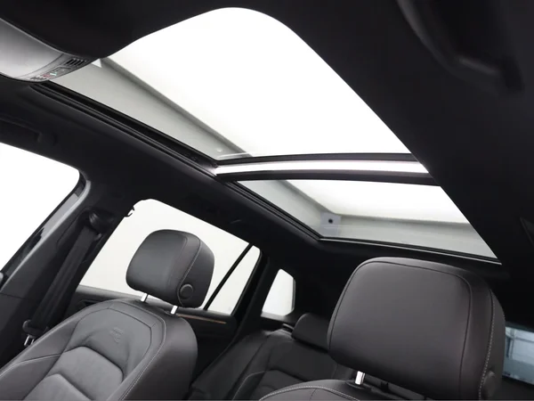 VOLKSWAGEN Tiguan (2021) — foto 16 van 23