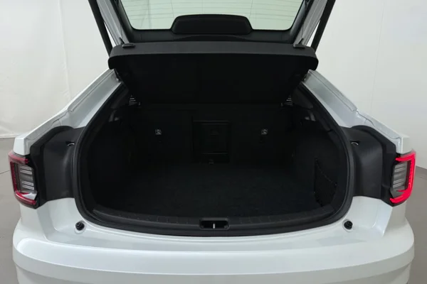 POLESTAR Polestar 2 (2023) — foto 17 van 21