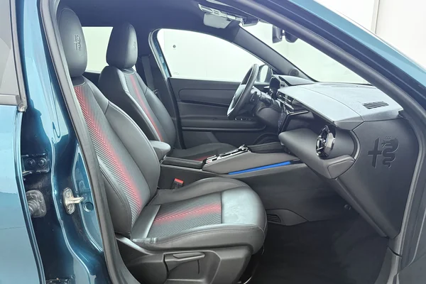 Alfa Romeo Junior (2025) — foto 18 van 20