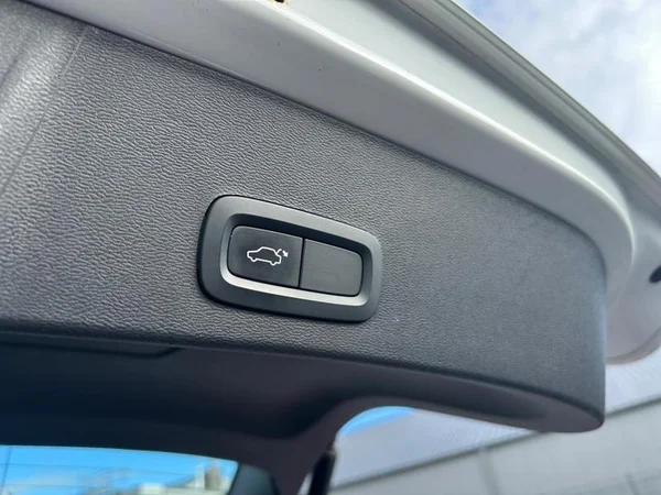 VOLVO XC40 (2018) — foto 24 van 32
