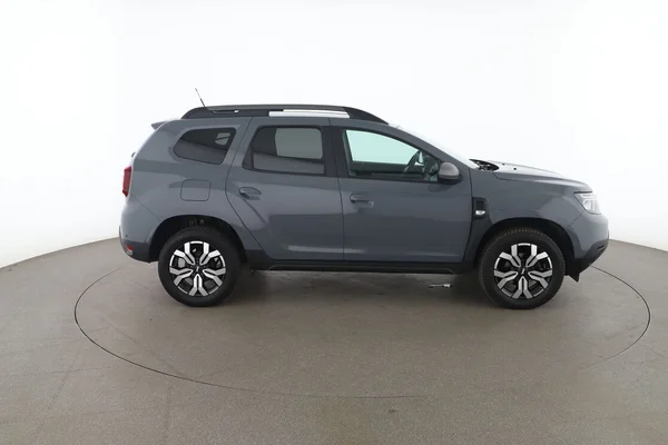 Dacia Duster (2023) — foto 13 van 16