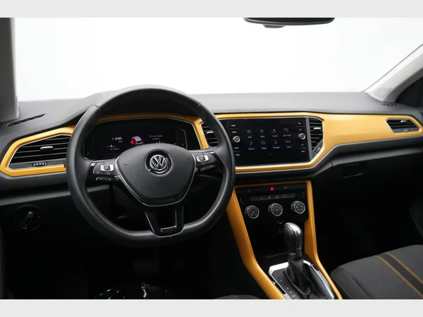 VOLKSWAGEN T-Roc (2018) — foto 15 van 25