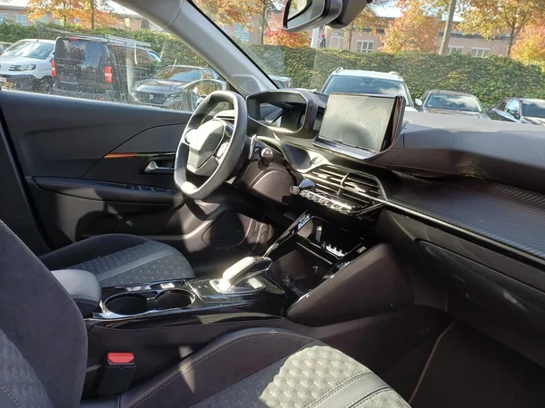 Peugeot 208 (2021) — foto 6 van 16