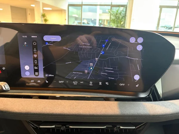 AUDI Q6 e-tron (2026) — foto 6 van 24