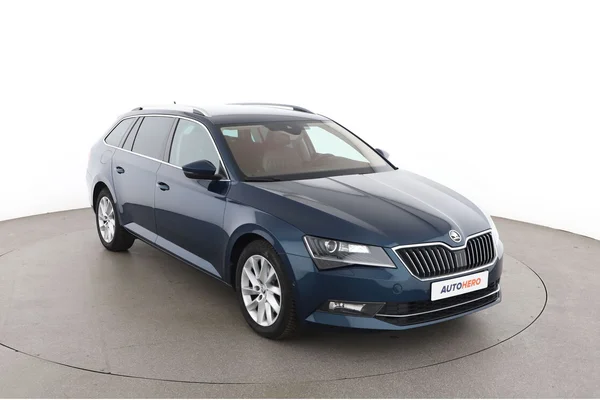 Skoda Superb (2018) — foto 14 van 16
