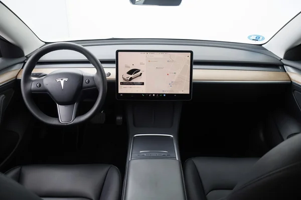 Tesla Model 3 (2023) — foto 3 van 83