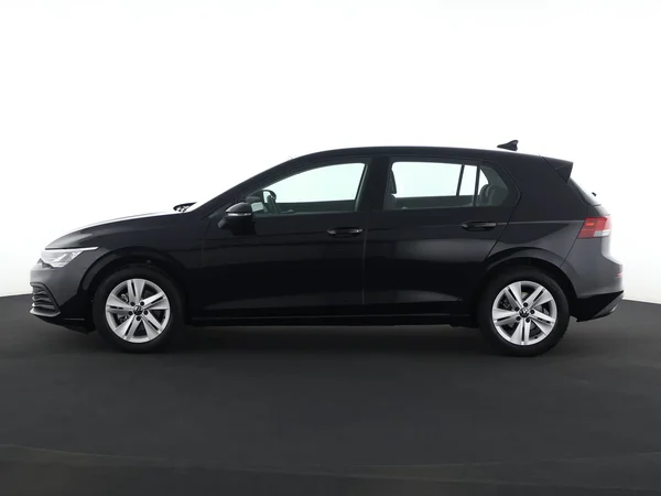 VOLKSWAGEN Golf (2024) — foto 12 van 28