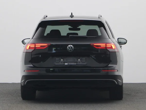 VOLKSWAGEN Golf VIII SW (2024) — foto 18 van 21