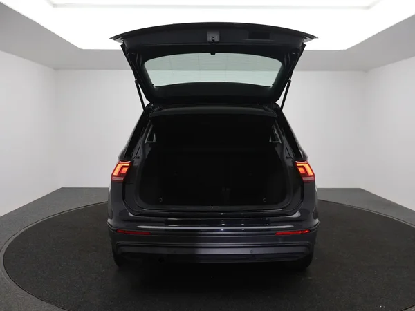 Volkswagen Tiguan (2019) — foto 7 van 25