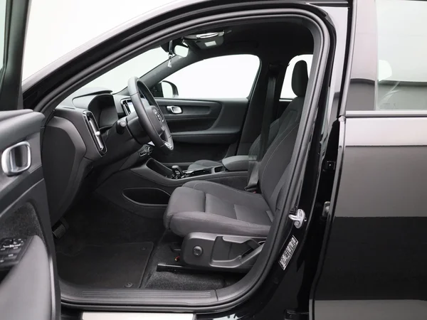 Volvo XC40 (2023) — foto 41 van 41