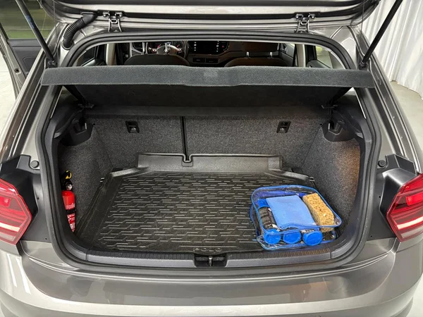 VOLKSWAGEN Polo (2020) — foto 3 van 15