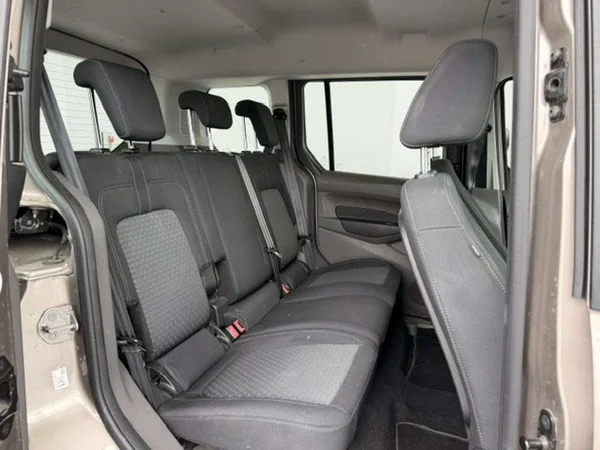 Ford Tourneo Connect (2019) — foto 24 van 24