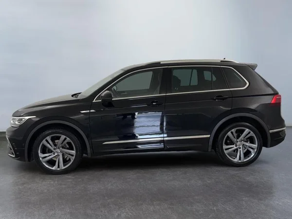 VOLKSWAGEN Tiguan (2023) — foto 13 van 17