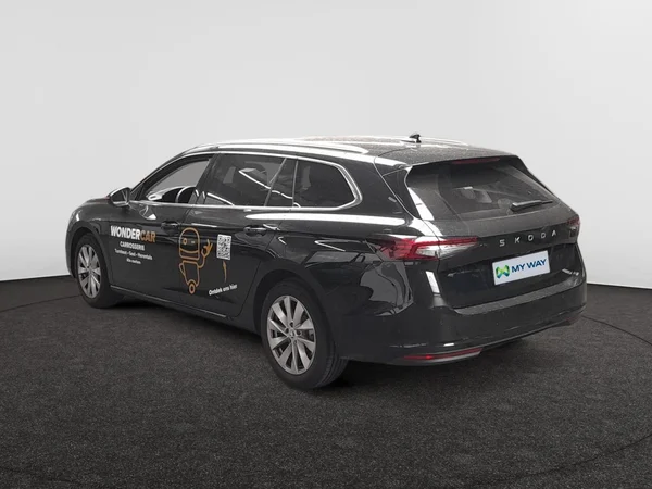 SKODA Superb Combi (2025) — foto 12 van 23