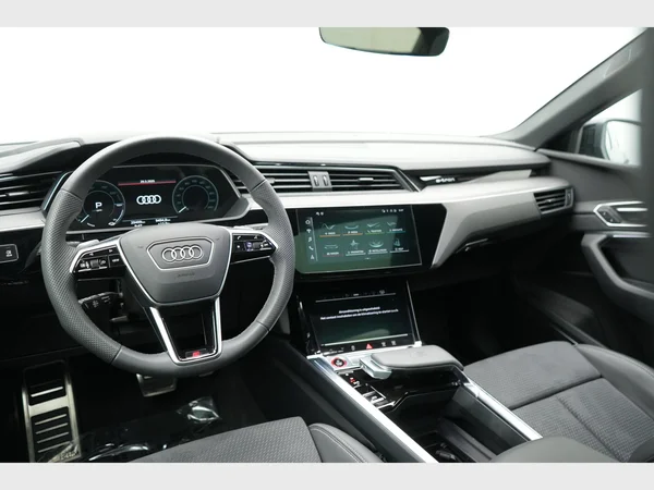 AUDI SQ8 e-tron Sportback (2023) — foto 30 van 31