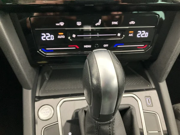 VOLKSWAGEN Passat Variant (2021) — foto 13 van 36