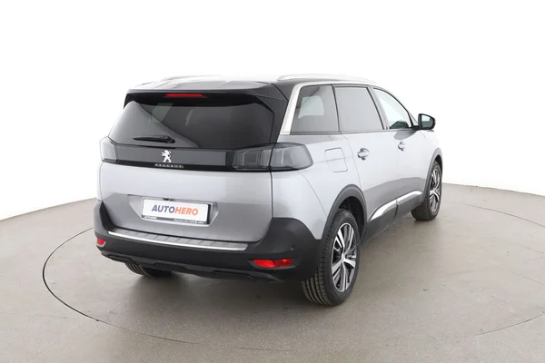 Peugeot 5008 (2021) — foto 12 van 16