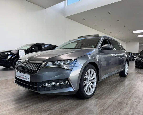 Skoda Superb (2022) — foto 12 van 30