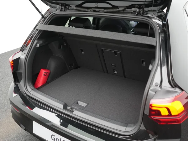 VOLKSWAGEN Golf VIII (2026) — foto 4 van 10