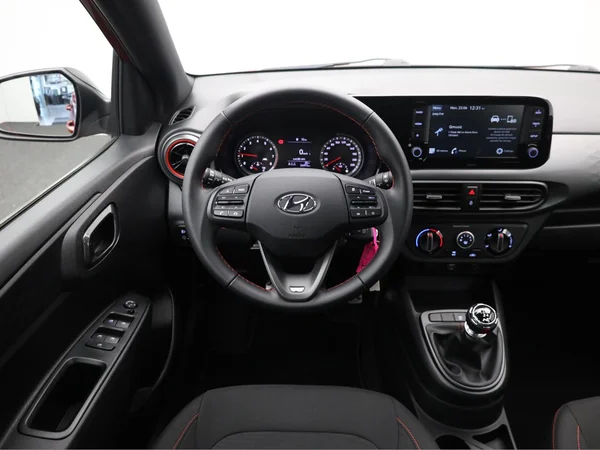 HYUNDAI i10 (2022) — foto 5 van 18