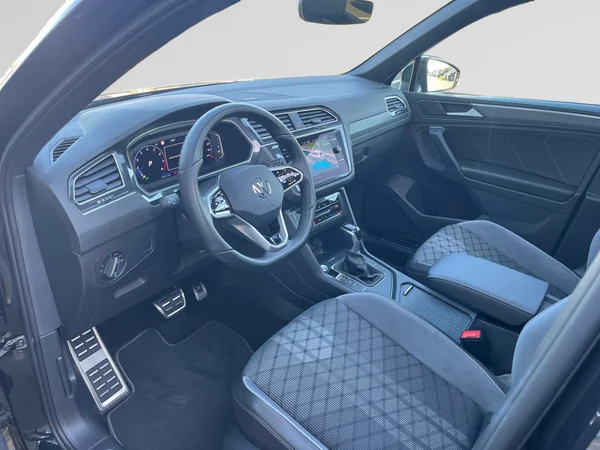 VOLKSWAGEN Tiguan (2023) — foto 5 van 24