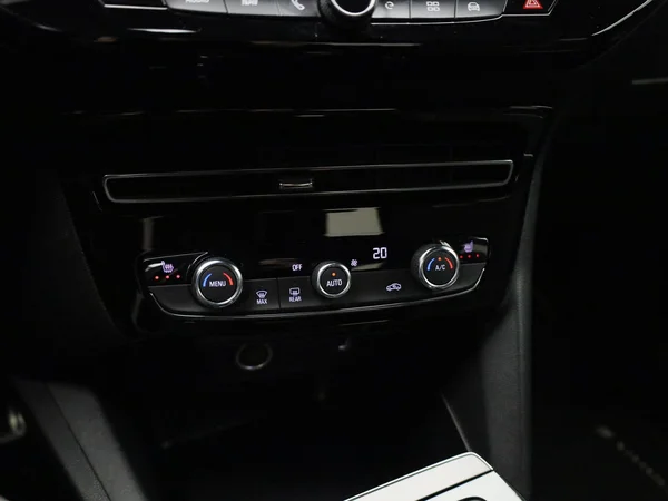 Opel Mokka-e (2022) — foto 11 van 36