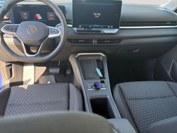 VOLKSWAGEN T-Roc (2026) — foto 2 van 24