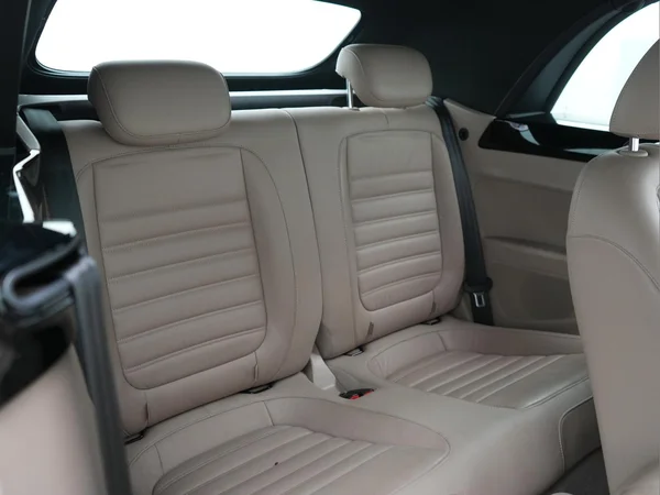 VOLKSWAGEN Beetle Cabriolet (2015) — foto 9 van 39