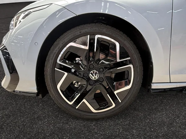 VOLKSWAGEN Golf VIII (2026) — foto 18 van 21