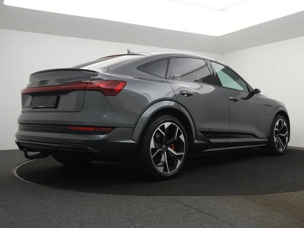 AUDI e-tron Sportback S (2022) — foto 12 van 20