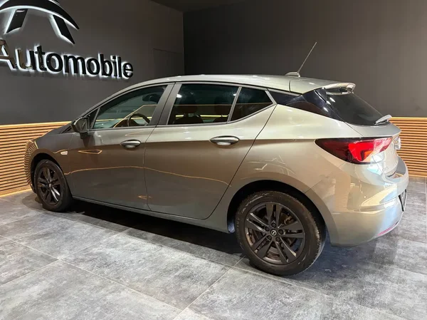 Opel Astra (2021) — foto 15 van 23
