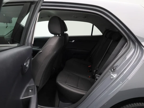 Kia Rio (2023) — foto 2 van 38