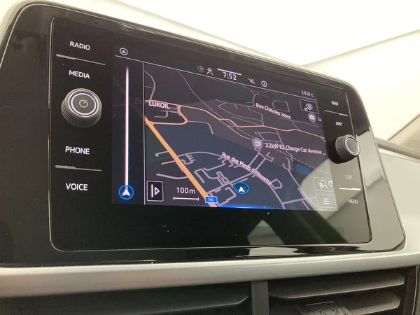 VOLKSWAGEN T-Roc (2024) — foto 18 van 36