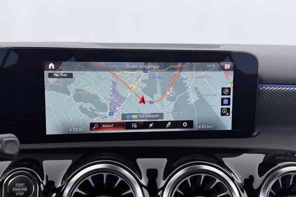 Mercedes-Benz A-Class PHEV (W177) (2020) — foto 9 van 31
