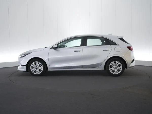 Kia cee'd (2024) — foto 16 van 21